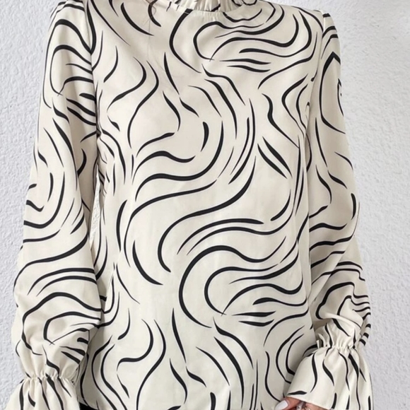 NEW Allover Print Flounce Sleeve Frill Trim Blouse - Picture 5 of 5